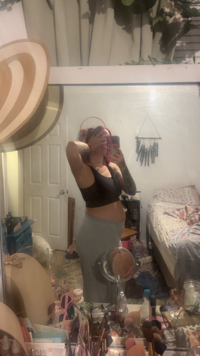 KinkyKia2's tweet photo. 24 weeks 🫣😏

#pregnancy #24weeks 

https://t.co/yT1GCqCYhf https://t.co/v6vObrXIRm