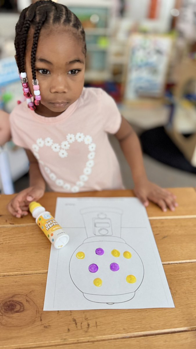 RCPS_EarlyLearn's tweet image. After-school artists turned paint Dobbers into bubblegum magic for National Bubblegum Day on Sept 30! #BubblegumDay #DobberArt #ClassroomChaos #SweetCreativity