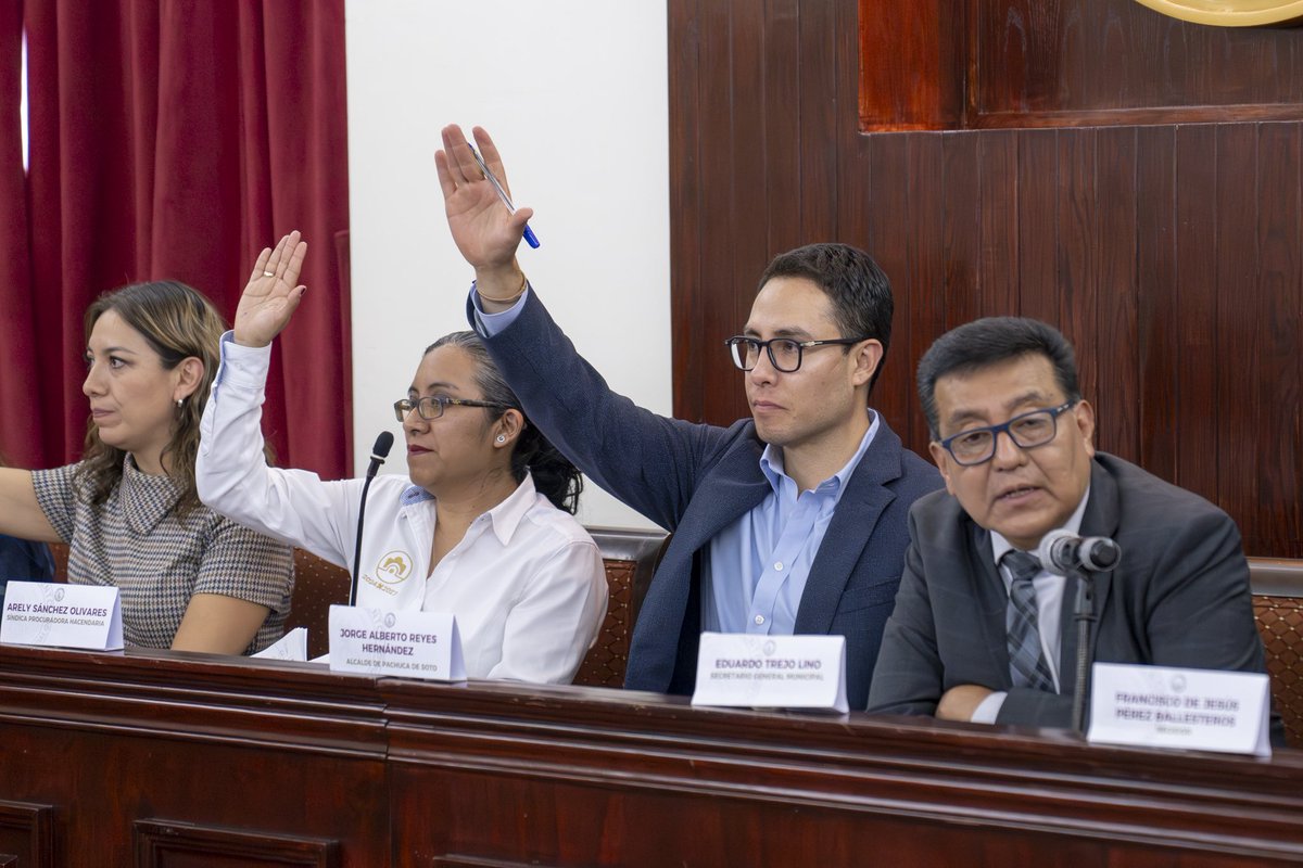 JorgeAlbertoR_'s tweet photo. Para asegurar una gestión más eficiente y responsable de los residuos, priorizando el cuidado del medio ambiente, se discutieron en la 35 Sesión Extraordinaria de Cabildo temas sobre el servicio de tratamiento y disposición final de la basura en Pachuca. 🌳🚛

#PachucaOrdenada #CapitalDeLaTransformación