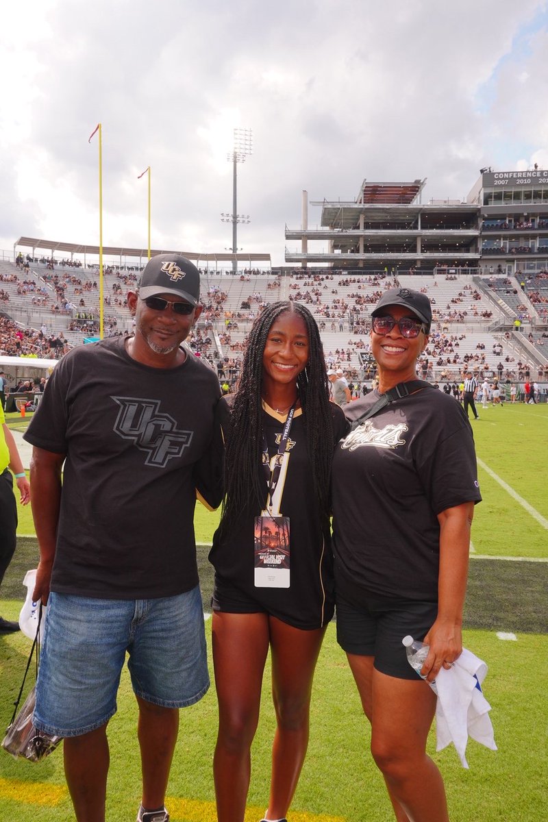 Layla Bennett tweet media