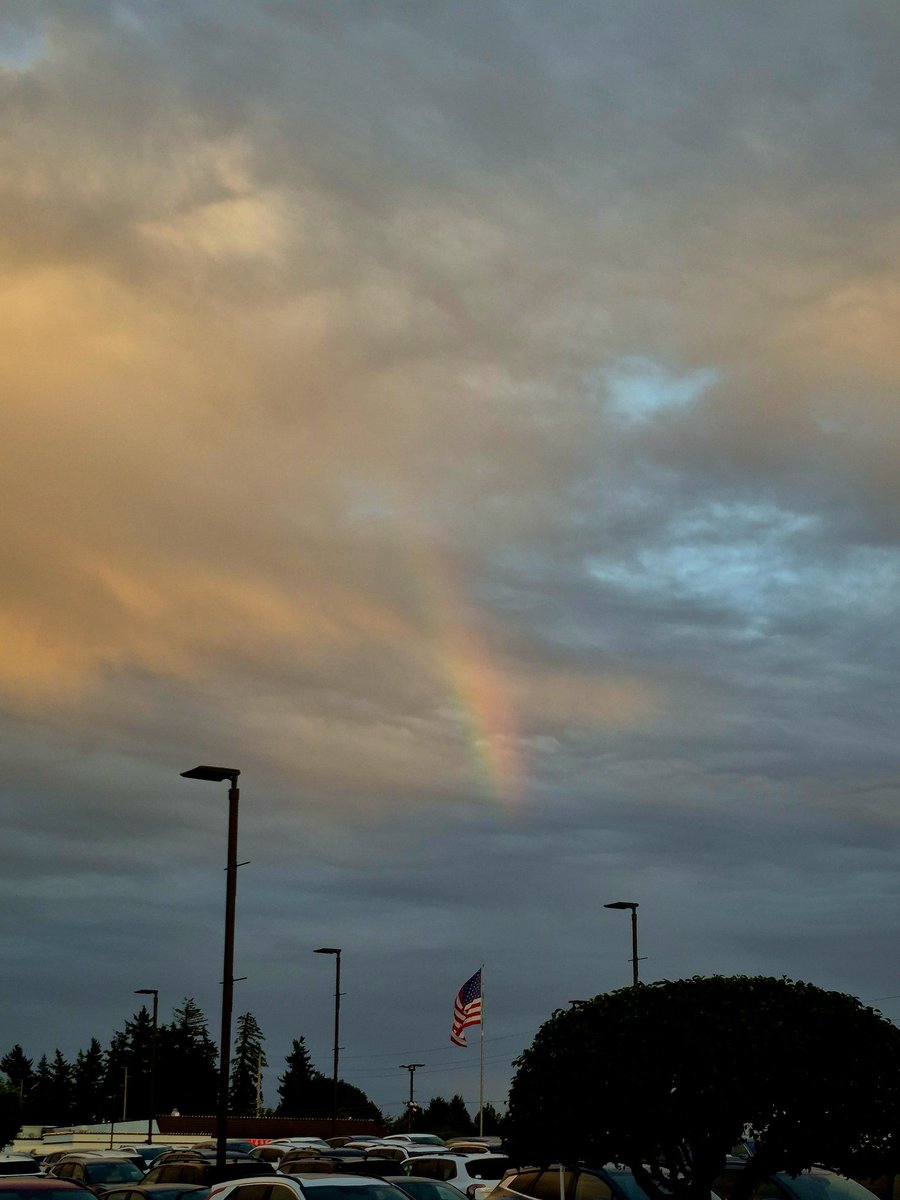 chriscabe3's tweet image. Got cha before you fade away 🌈 #rainbow #orwx @fox12oregon @fox12weather @CamilaOrtiTV @major_weather @MarkNelsenWx #greshamOR
