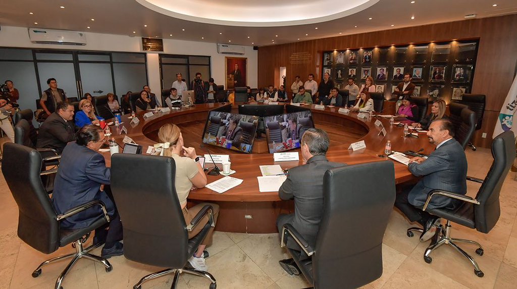 GobAtizapan's tweet photo. En el marco de la transparencia, se llevó a cabo la Trigésima Segunda Sesión Ordinaria de Cabildo.

Durante la sesión, se analizaron y discutieron los asuntos de interés público.

#SigamosCreciendo https://t.co/Ozn4DQOX3b