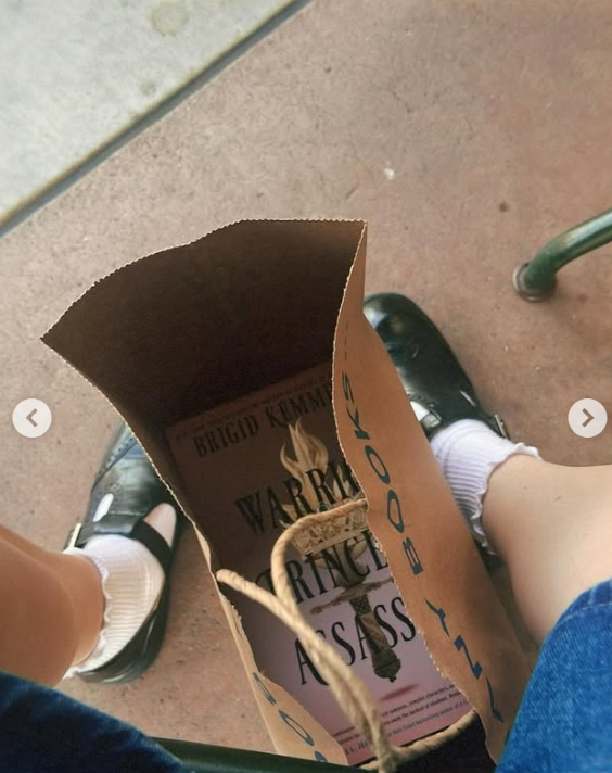 hello_momo7's tweet photo. september updates (idk if anyone cares but ya):

-MY TATTOO im still obsessed and i always will be
-read 5 books this month which is a record for me (and bought a lot more)
-got a new cute dresssssss i like blue
-went as the situation to a jersey shore themed party

love yall <3 https://t.co/G1tDC5qGaD