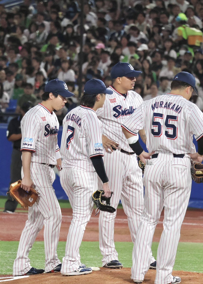 内野アベンジャーズは本当にこれで見納め、、🥲

#swallows
#東京ヤクルトスワローズ
#山田哲人
#長岡秀樹
#オスナ
#村上宗隆

2025.09.27