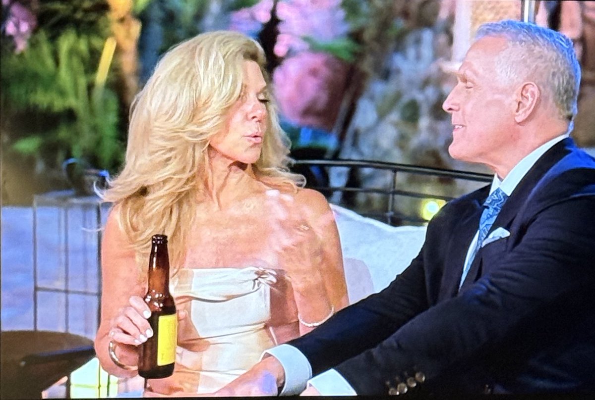 First woman I’ve ever seen drink a beer on this show, I’m here for it 😂

#TheGoldenBachelor