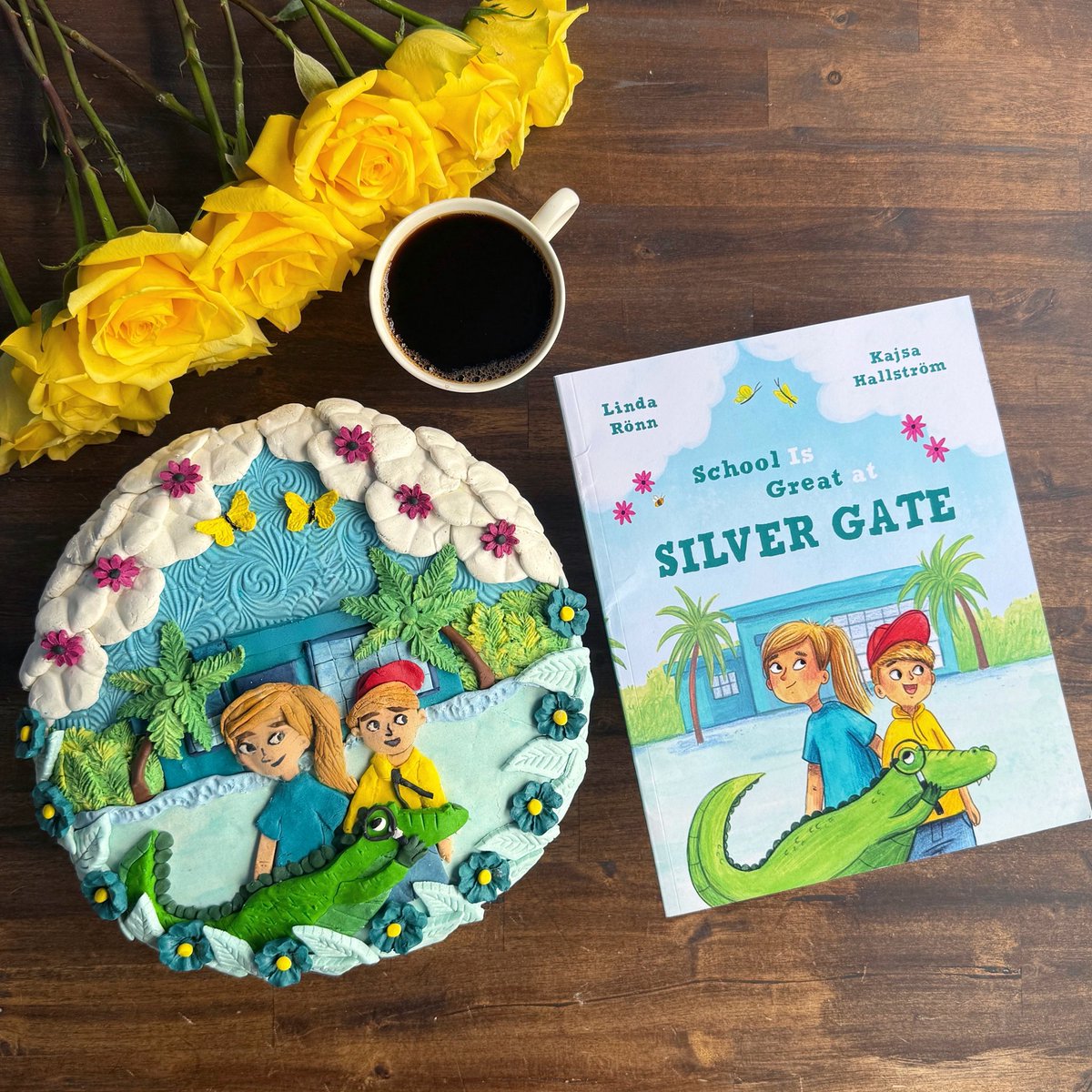 Wow! The incredible @PieLadyBooks turned my book into an edible masterpiece. The detail is unreal! Thank you for this creative and delicious honor. 
#PieArt #BookPie #EdibleArt #PieLadyBooks #YummyStory #BucketList #SchoolIsGreatAtSilverGate #LindaRönn #KajsaHallström