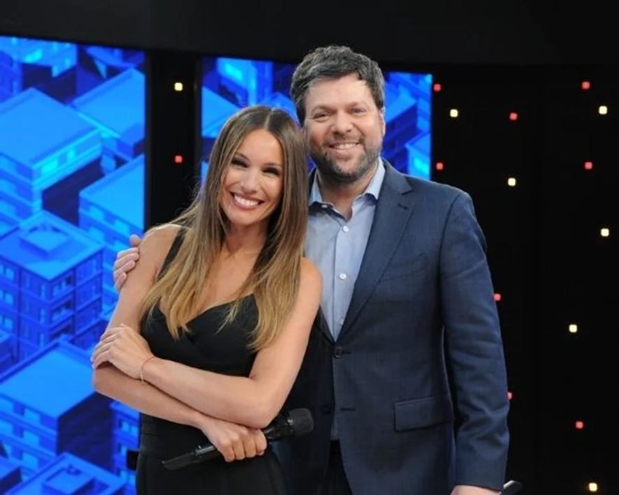 klial06's tweet photo. LA MODELO DURO MUY POCO COMO CONDUCTORA DE LOS 8 ESCALONES
EL DERRUMBE DE PAMPITA : SE QUEDA SIN PROGRAMA EN LA TARDE DE CANAL 13
VER PORQUE HACIENDO CLIK EN EL SIGUIENTE LINK
https://t.co/pw1Luwm6vW
#Pampita #Canal13 #Programacion #Escalones https://t.co/bDAQ4LSaUN