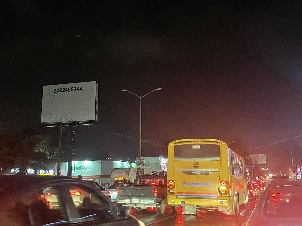 GaboAlatriste's tweet photo. Luminarias sin servir en Forjadores de Periférico a @plazasandiego 

Ya quiero escuchar a @TonantzinFdz invitando a pagar predial 2026… https://t.co/ec8bK90qGV
