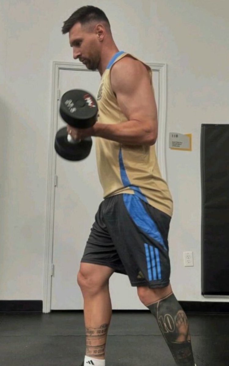messisunderwear's tweet photo. Hot Messi workout 🔥🔥🔥
Hot handsome sexy Messi flexes his muscles and shows his sexy muscled body while in gym 🔥🔥Pure Hotness🔥#hotmessi #massivemuscles #sexylegs #hunk #messihunk #ilovemessi #messiworship #messiworship https://t.co/0UhR3t4oky