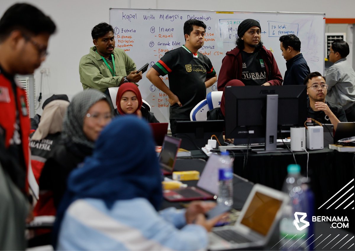 Marchfoward's tweet photo. BERNAMA melaporkan keadaan yang agak sibuk di Pusat Pemerintahan Misi Malaysia Flotila di Sepang diketuai Datuk Sany 

Ini susulan 12 rakyat Malaysia sudah ditahan IDF kerana terlibat dalam Misi Global Sumud Flotila https://t.co/fIbC0RFZls