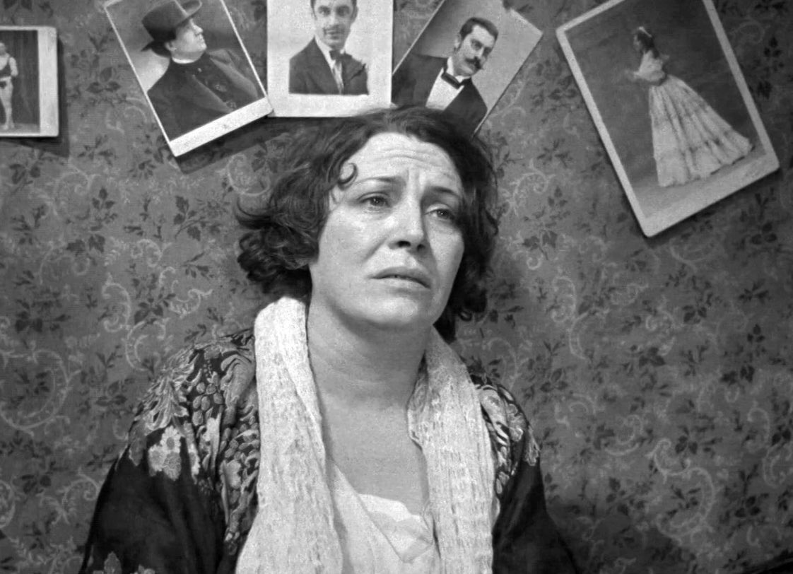 lizardfufu's tweet photo. #ミュージシャン本人が出演している映画
『モンパルナスの夜』
(1933 La tête d'un homme)
フランスのシャンソン歌手ダミア
#Damia https://t.co/rTsebwqBUK