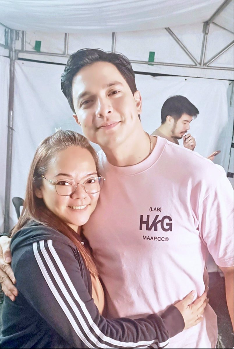 With Direk #ALDENRichards 
Watch na #OutOfOrderOnNetflix