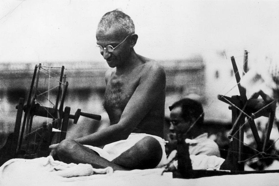 Awadhes66052392's tweet photo. सत्य, अहिंसा और सद्भावना के प्रतीक महत्मा गांधी जी को उनकी जयंती पर शत शत नमन https://t.co/p0mYOjHoU2
