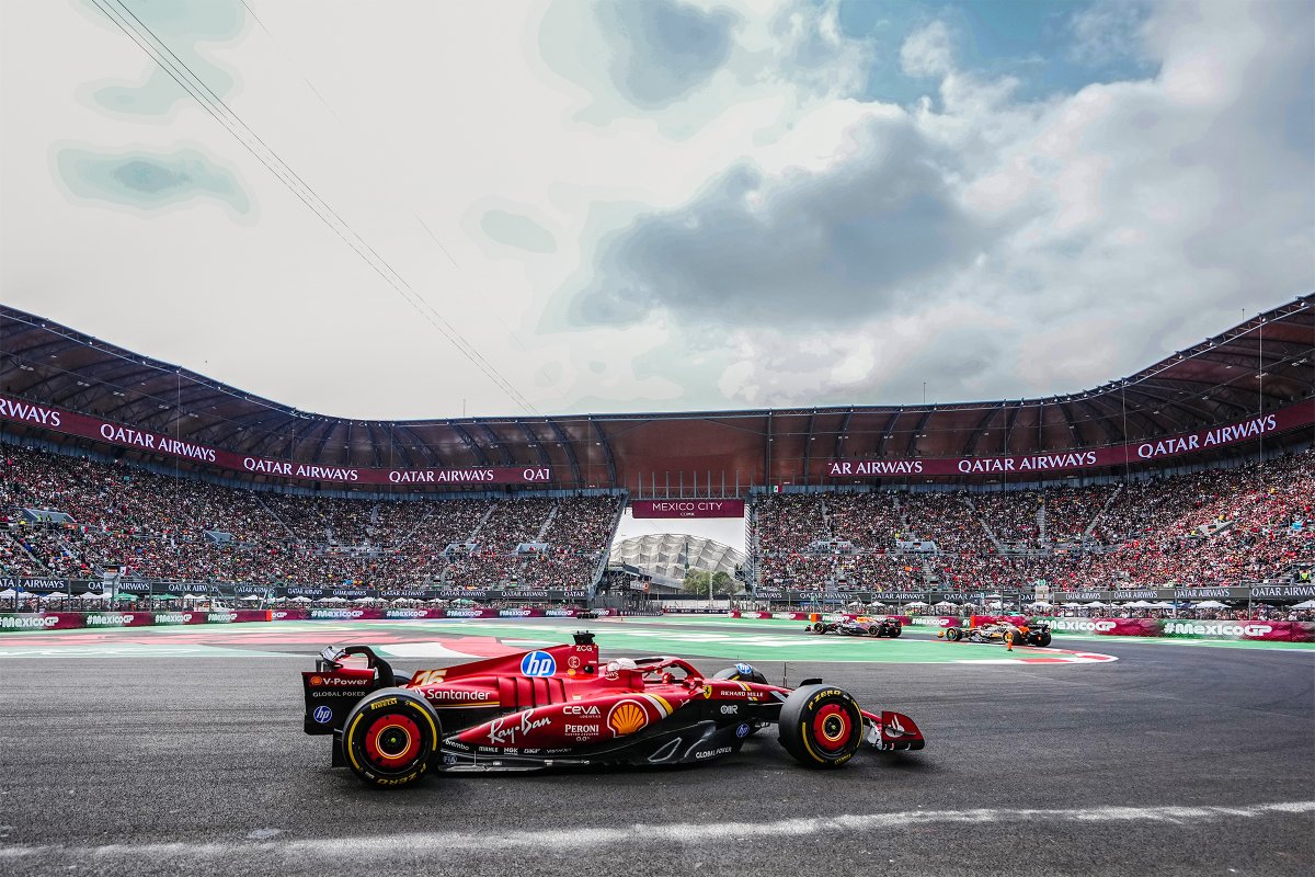 mexicogp's tweet photo. “Hablar de mi experiencia en estos 10 años del #MexicoGP es hablar de vivencias, lazos de amistad, compañeros que se han convertido en parte importante de mi vida. Más allá del glamour de la velocidad, está el espíritu de la fraternidad”, nos cuenta Sergio Bautista, Fotógrafo Oficial del FORMULA 1 GRAN PREMIO DE LA CIUDAD DE MÉXICO Presentado por Heineken™. 

“En diez años he visto crecer a mis compañeros como personas y como profesionales, hemos reído, hemos corrido contra reloj, apurados, cuidando cada detalle, haciendo frente a las banderas amarillas y sorteando las banderas rojas, los he visto quedarse hasta altas horas de la noche, trabajando para que todo funcione, desvelados pero con una gran sonrisa porque el gran evento es en unos días, en unas horas”, señala sobre su experiencia trabajando desde la primera edición del evento, el cual cumple 10 años de historia este 2025. 

Sergio Bautista es parte de la H1ST0RIA. 🇲🇽 🏁 Conoce su trabajo y el de muchos fotógrafos más en la galería 10 años de F1 en México, ubicada en la Galería Abierta Gandhi en las rejas del Bosque de Chapultepec. Tienes hasta el 26 de octubre para visitarla. 

📸 @checophoto

#F1ESTA #SoyParteDeLaH1ST0RIA #Formula1