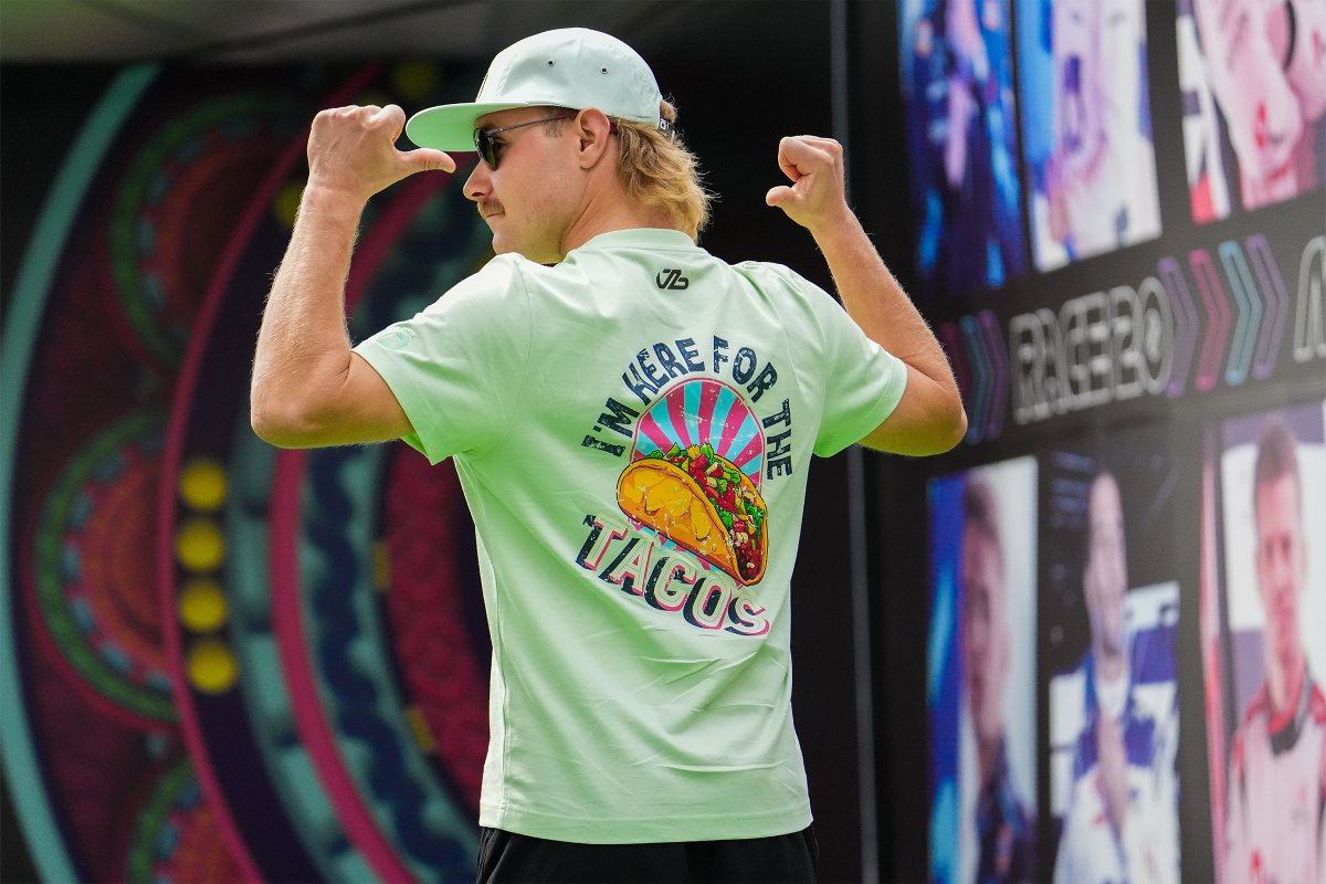 mexicogp's tweet photo. “Hablar de mi experiencia en estos 10 años del #MexicoGP es hablar de vivencias, lazos de amistad, compañeros que se han convertido en parte importante de mi vida. Más allá del glamour de la velocidad, está el espíritu de la fraternidad”, nos cuenta Sergio Bautista, Fotógrafo Oficial del FORMULA 1 GRAN PREMIO DE LA CIUDAD DE MÉXICO Presentado por Heineken™. 

“En diez años he visto crecer a mis compañeros como personas y como profesionales, hemos reído, hemos corrido contra reloj, apurados, cuidando cada detalle, haciendo frente a las banderas amarillas y sorteando las banderas rojas, los he visto quedarse hasta altas horas de la noche, trabajando para que todo funcione, desvelados pero con una gran sonrisa porque el gran evento es en unos días, en unas horas”, señala sobre su experiencia trabajando desde la primera edición del evento, el cual cumple 10 años de historia este 2025. 

Sergio Bautista es parte de la H1ST0RIA. 🇲🇽 🏁 Conoce su trabajo y el de muchos fotógrafos más en la galería 10 años de F1 en México, ubicada en la Galería Abierta Gandhi en las rejas del Bosque de Chapultepec. Tienes hasta el 26 de octubre para visitarla. 

📸 @checophoto

#F1ESTA #SoyParteDeLaH1ST0RIA #Formula1