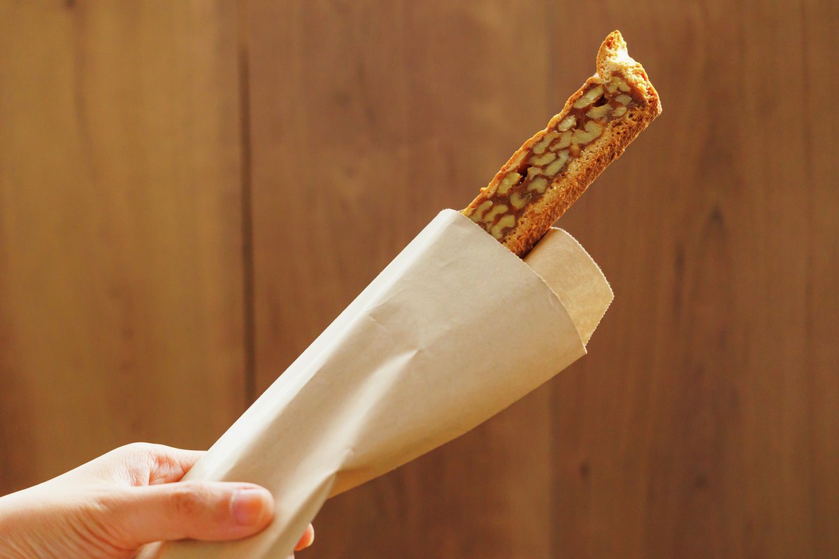 10/15～
Kurumicco Factory The Cafeにて
横浜ハンマーヘッド 開業6周年を記念し🎉
クルミミロング クルミッ子キャラメルソース付 販売🐿

ホールサイズのクルミッ子の“端っこ”を大胆にカットした
長ーいクルミッ子❣
付属のキャラメルソースで“追いキャラメル”も😋

詳細は↓
beniya-ajisai.co.jp/kf/post_kf/178…