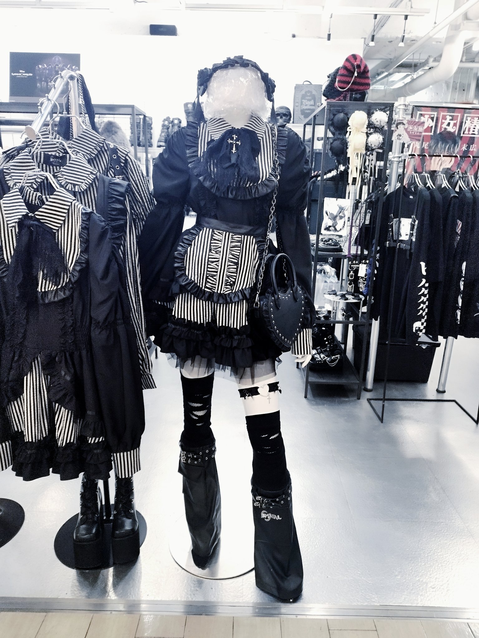 【激レア】ワンピース コースター　ラフォーレ原宿 激レア】ワンピース コースター ラフォーレ原宿 激レア】ワンピース