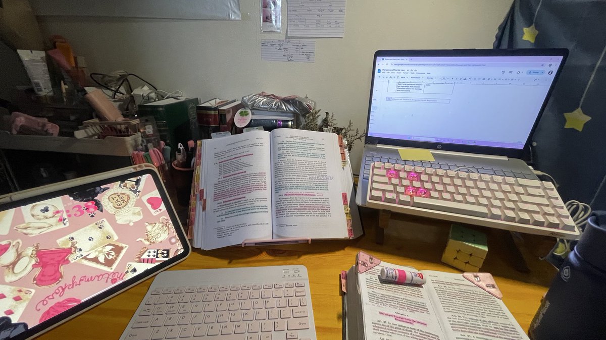 xielaviie's tweet image. life outside twitter (is still indoors) 🌞