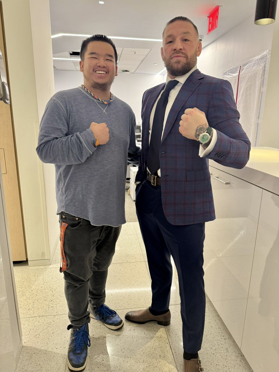 MichaelChin30's tweet photo. Still can’t believe I met “The Notorious” himself…CONOR McGREGOR tonight in the newsroom!!! @TheNotoriousMMA 😅😳😁👊🏼🇮🇪☘️ #TheNotorious #ConorMcGregor #WorldChampion #MMA #GOAT #WorkThings https://t.co/dL1JCoqelC