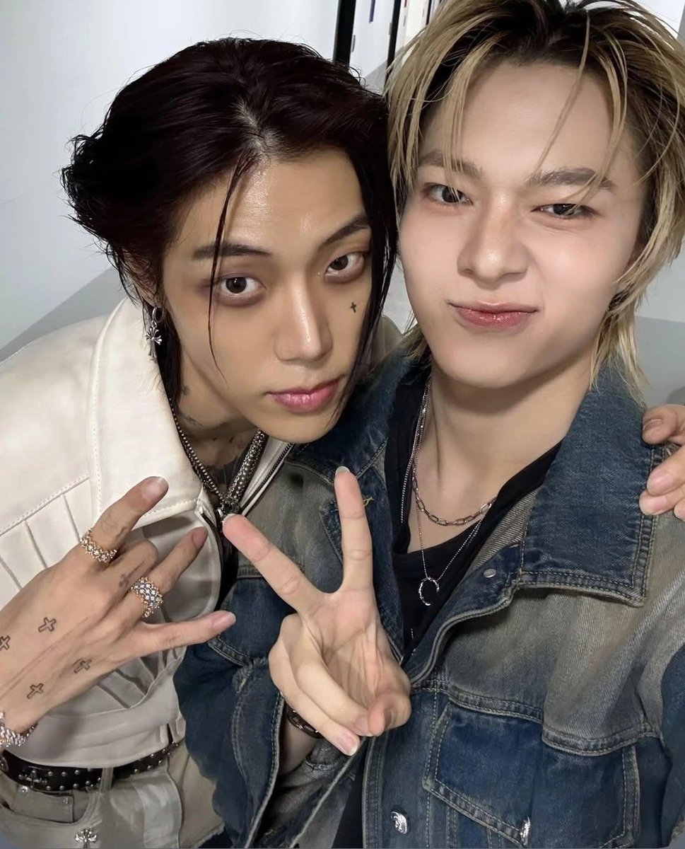 insane to see them together 🥹 thankyou yijeong for being here for his debut 💕