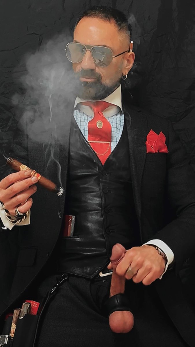 Cigars, suits and leather go well together
onlyfans.com/verbaldaddy