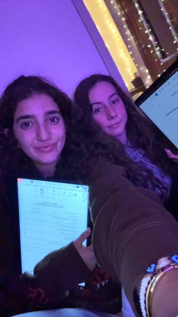 reese_kat7's tweet photo. With @vbouzoss studying for our health and physical education classes!!! <3 #techwell #studybuddies https://t.co/PrtiPgxiyo