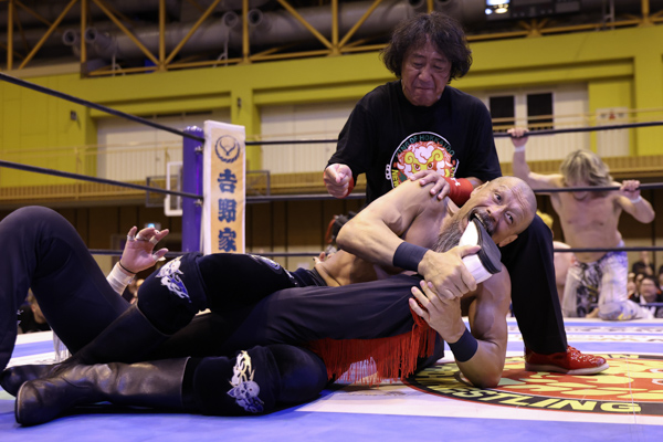 njpw1972's tweet photo. 【このあと25時～】

今週の『#ワールドプロレスリング』は以下の内容を放送！

▼9.15登別
棚橋弘至ファイナルロード～縁（えにし）時間無制限3本勝負

▼9.24札幌
IWGPジュニアヘビー級選手権・デスペラードvsYOH

IWGPジュニアタッグ選手権・ロビー＆藤田vsSHO＆DOUKI

https://t.co/mXI7PFKOMe https://t.co/Hkq6l6OhoW
