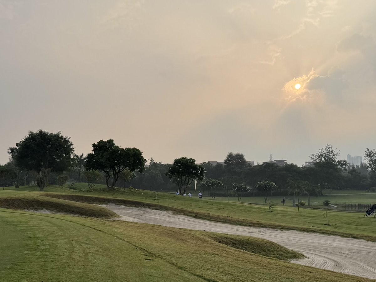Saatiish99's tweet image. A blissful new day filled with hope and positivity. 
#GolfCourse #Bliss #Dhushara