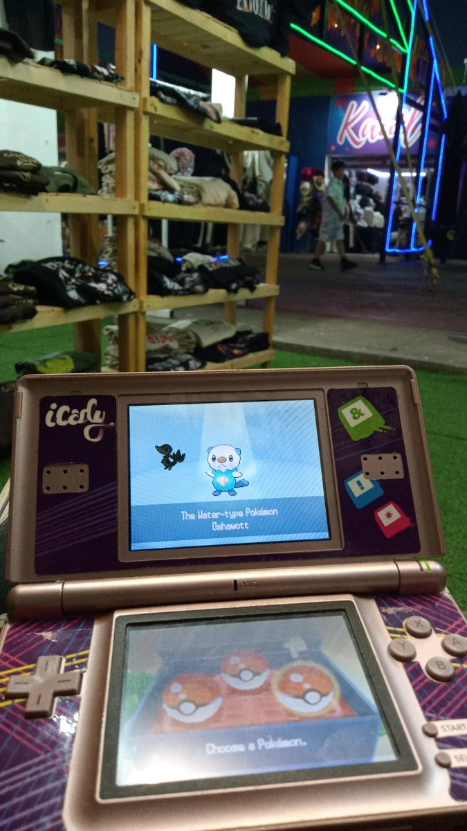 A falta de la pc y aprovechando que conseguí el pokemon black hace poco, reviví otra reliquia sun más antigua jahsjhash