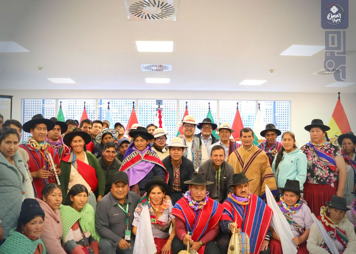 Hoy recibimos con alegría a las comunidades de Potosí y Chuquisaca, beneficiadas con la aprobación del PL CS N° 12/2024-2025, declara de prioridad nacional la incorporación a la Red Vial Fundamental del tramo Cruce Padcoyo-San Lucas y Qhalapaya-Suchina-Cruce Turuchipa.