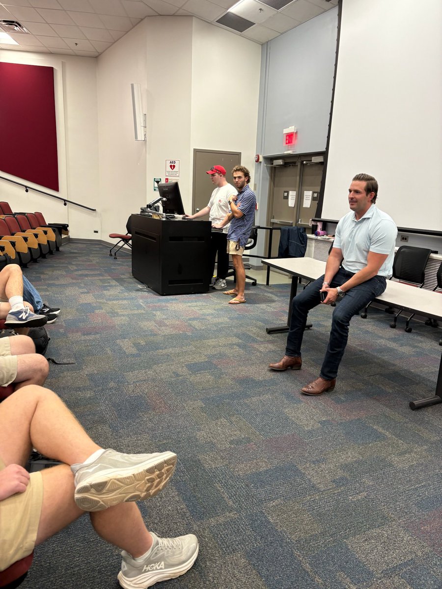 DavidClarkGA's tweet image. Amazing night in Athens speaking with the UGA College Republicans! This next generation is fired up and looking for authenticity and fighters who stand firm for our principles of faith, family, and freedom.