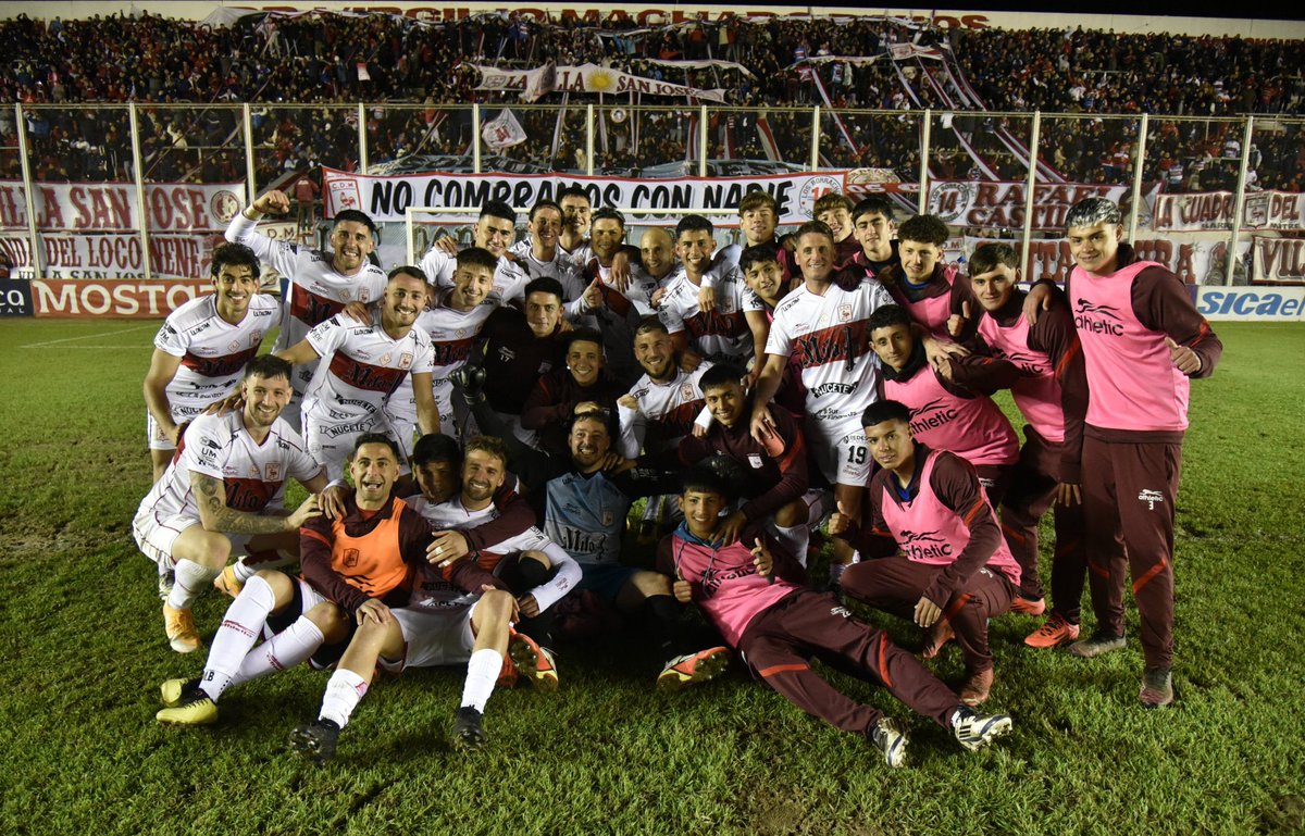 Son los encargados de salvar al fútbol. No dejen que triunfe el poder. El país quiere que ascendamos.