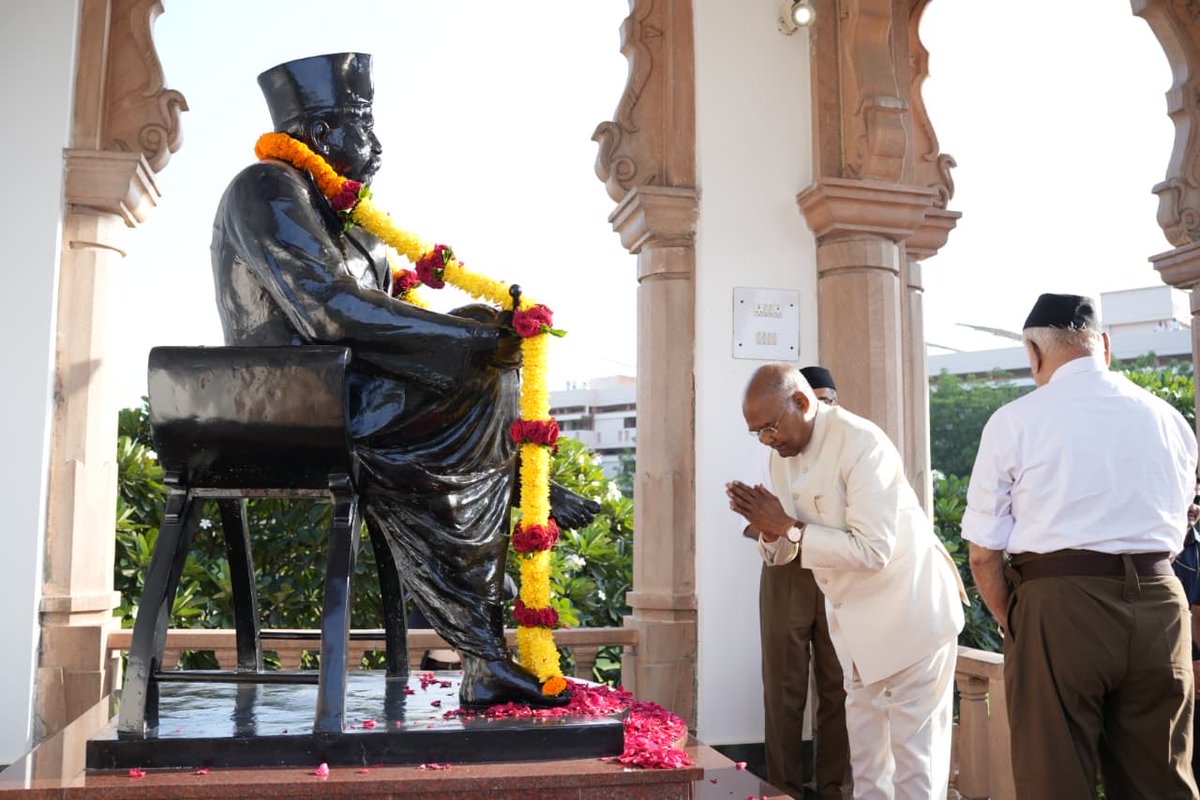 rajeshpadmar's tweet photo. RSS Sarasanghachalak Dr Mohan Bhagwat, Former President RamNath Kovind offered floral tributes to RSS founder Dr Keshav Baliram Hedgewar at Smruti Mandir, Nagpur on the occasion of RSS VijayaDashami Utsav. #RSS100Years https://t.co/ZDepUiu8hx