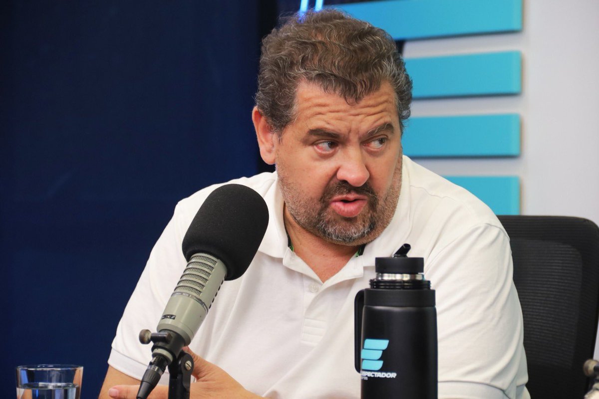 🎙️ “La banda del parque me chupa la pija a todos los pibes de Peñarol qué se la vengan a chupar”

🗣️ Flavio Perchman en La Mañana del Fútbol por 𝐄𝐥 𝐄𝐬𝐩𝐞𝐜𝐭𝐚𝐝𝐨𝐫 𝐃𝐞𝐩𝐨𝐫𝐭𝐞𝐬.

📻 810 AM · 92.5 FM