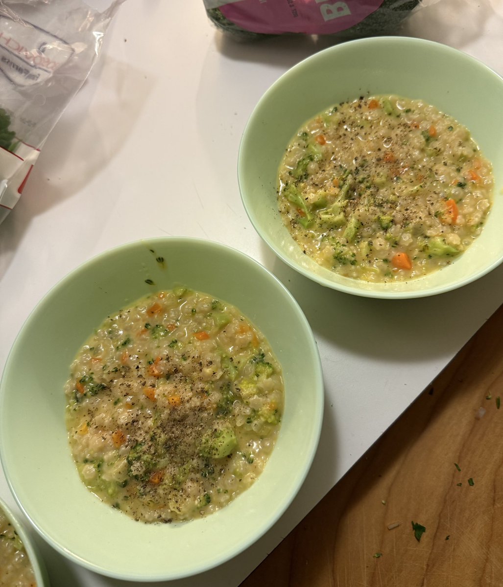 clamspaghettis's tweet photo. broccoli cheddar pastina last nite https://t.co/xCHWGzBXPx