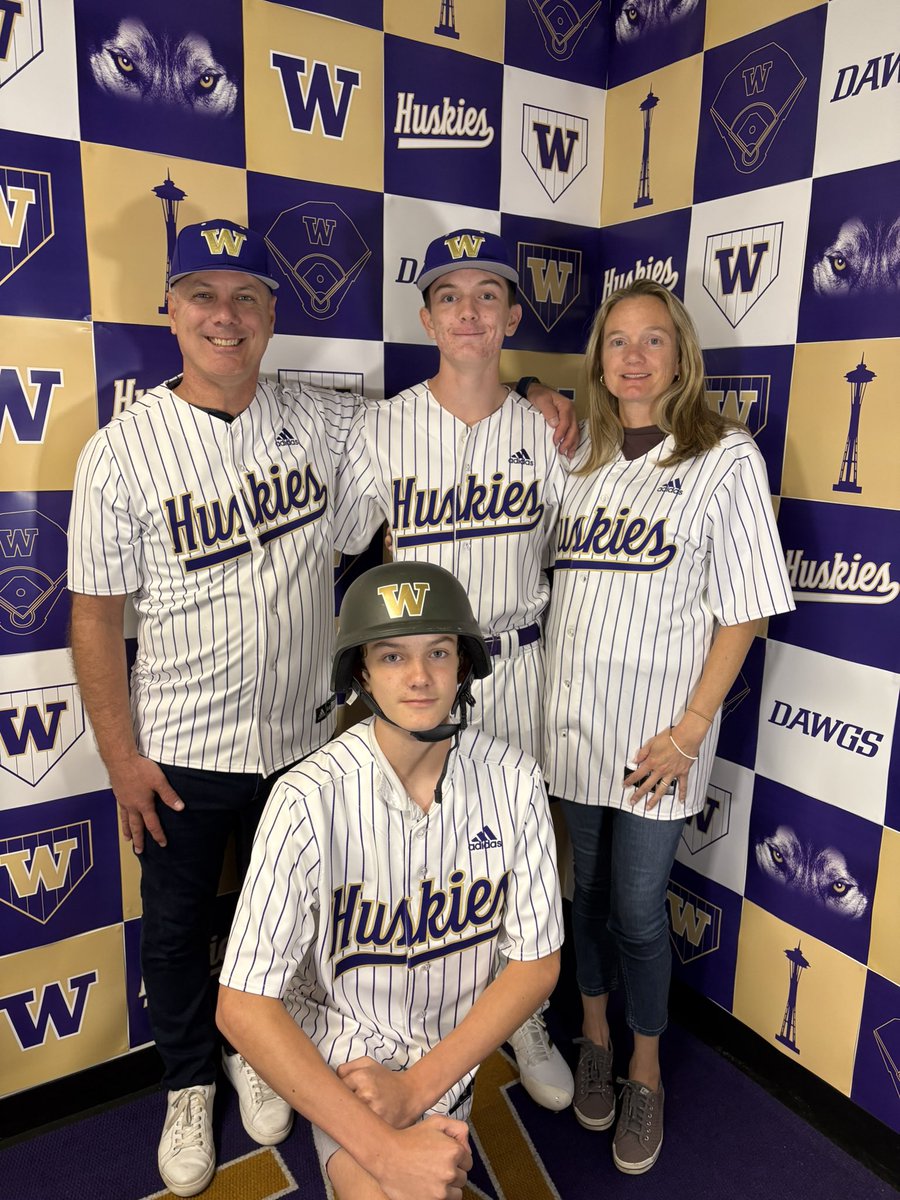 chasekelly53's tweet photo. 💜💛#godawgs #committed https://t.co/g2CoNTCCy5