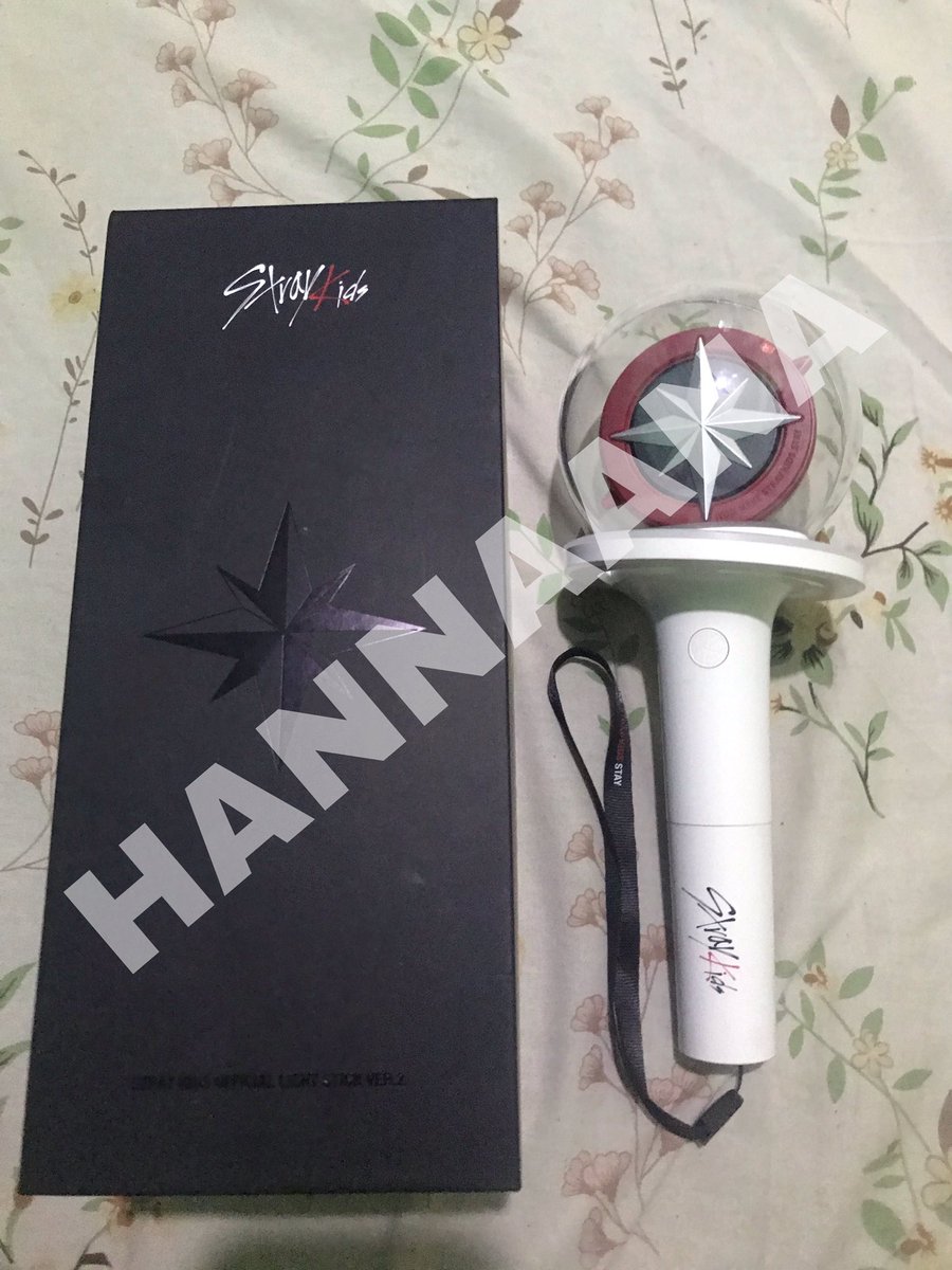abcde_ghana's tweet photo. WTS OFFICIAL LIGHTSTICK STRAYKIDS VER 2

🚨600 (CO oren) lagi ada diskon dari oren nihh jadi 570k
🚨Boleh nego dikit
🚨Dom jaksel 
🚨COD bisa dibicarakan

Pernah dipake sekali pas konser kemaren dominte jkt https://t.co/aYMEk6y2SS