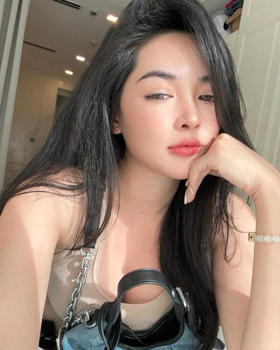 Daisy19850826's tweet photo. Recording myself in this moment, imperfect but just right🥰🥰
#SimpleVibes #BeYourself #JustMe https://t.co/paQwAgnmzR
