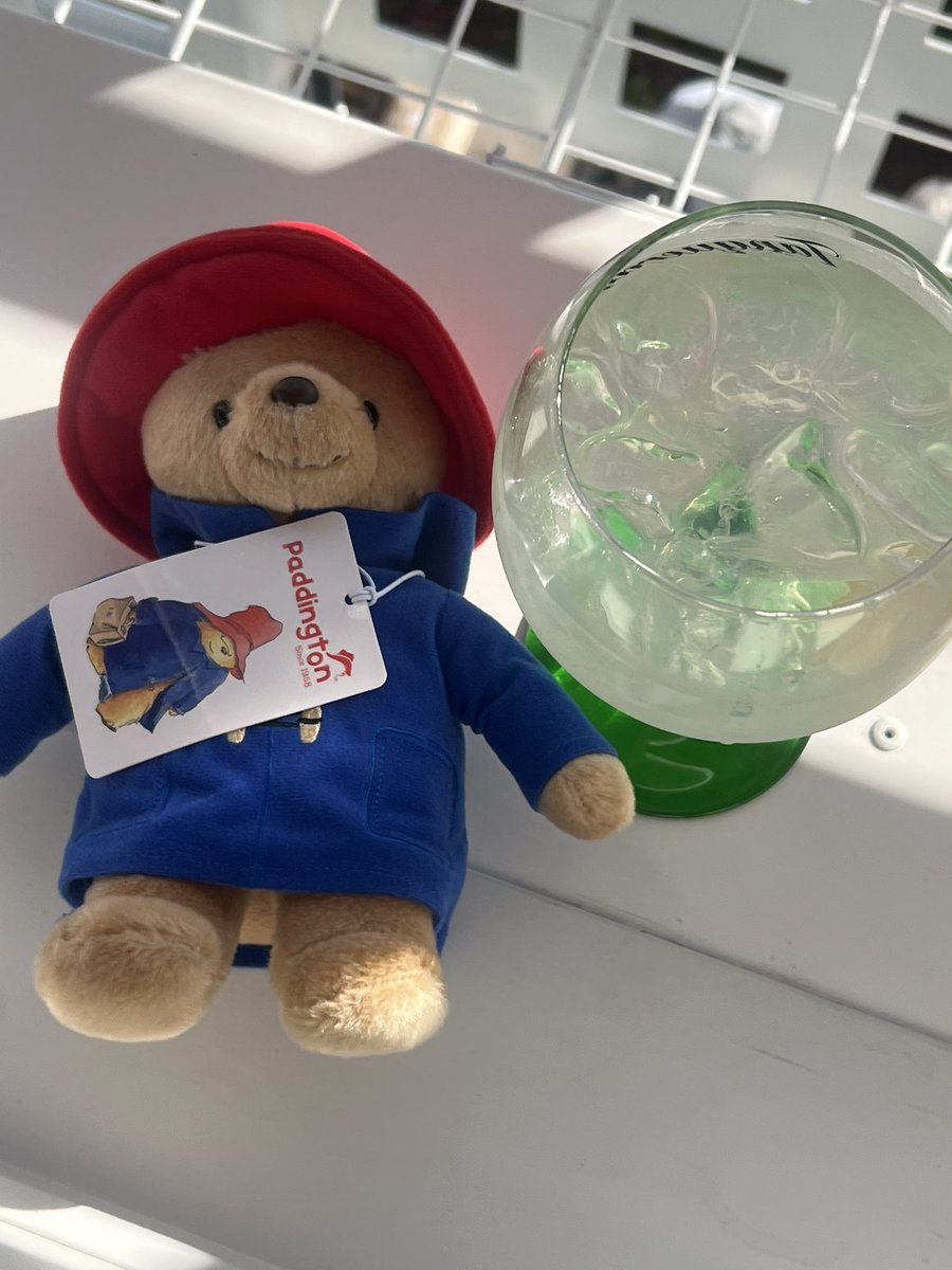 divemamuru's tweet image. 【大阪万博生活45日目】
おはようございます(((o(*ﾟ▽ﾟ*)o)))
昨日の大阪万博は晴天でした🐻✨
ひとつ600円の塩おにぎり🍙を食べたよ(((o(*ﾟ▽ﾟ*)o)))
隠れ家BARでジントニックを飲んでイギリスのくまさんを家族にした日🐻🇬🇧✨