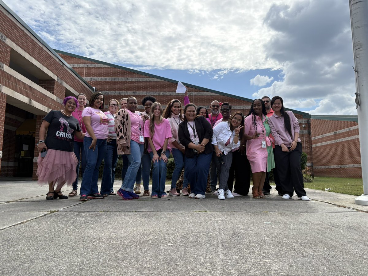 On Wednesday’s JGMS wears pink🎀 #Jgmspirates