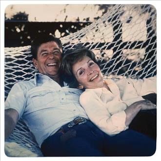 Now playing :  #Apathy <a href="/LittleVicOrena/">Little Vic</a> " Put The Money In A Bag " <a href="/playahaze/">playa haze</a>   in rotation on <a href="/1009WXIR/">100.9 WXIR</a> <a href="/sftu585radio/">sftu585radio</a> mixcloud.com/christopher-gr…