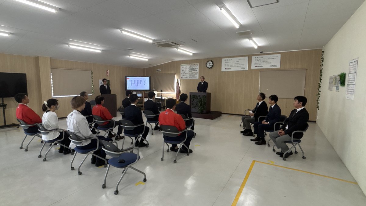 10/1内定式を行いました
2026卒で、3名の出席でした！
3名とも緊張されていましたが、しっかりとあいさつされていました
来年4月の入社式に無事全員揃って出席できるように、内定者研修もスタートしました！
#内定式 #2026卒 #内定者研修 #堀内機械