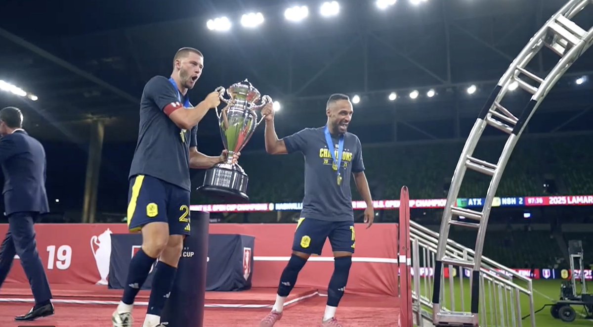 tombogert's tweet photo. Very poetic and fitting that it's Hany Mukhtar and Walker Zimmerman the first two to get their hands on the trophy and lifting it together https://t.co/DBY6ocXGQn