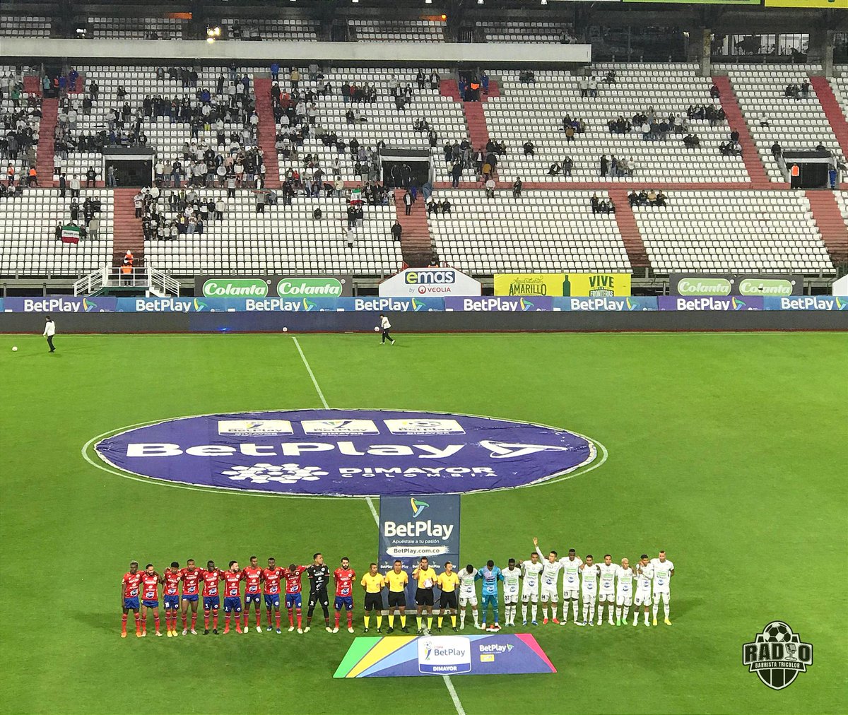 Un equipo mal armado por parte de directivos y técnico. Un entrenador que aunque ya no está deja el legado de un equipo desmoronado por dentro que se le había salido de las manos. Jugadores sin alma y sin vergüenza que no se sabe a que o para quien juegan. ¡Vergüenza absoluta! 😤