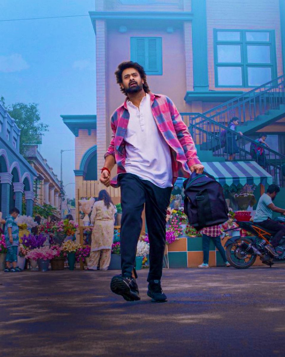 Niraj_Srinivas_'s tweet photo. 🔥 Six feet lo Mass… Style lo Class!
💣 Action lo Beast… Look lo Feast!
🌌 Prabhas = Universe Boss! #Prabhas #TheRajaSaab #Rajasaabtrailer #Tollywood #TeluguCinema #MassHero #PanIndia #Filmstar #CinemaLover #Trending #Stardom #EpicEntry #HotPic #PhotoOfTheDay #OOTD #Style #ViralPhoto #InstaGood