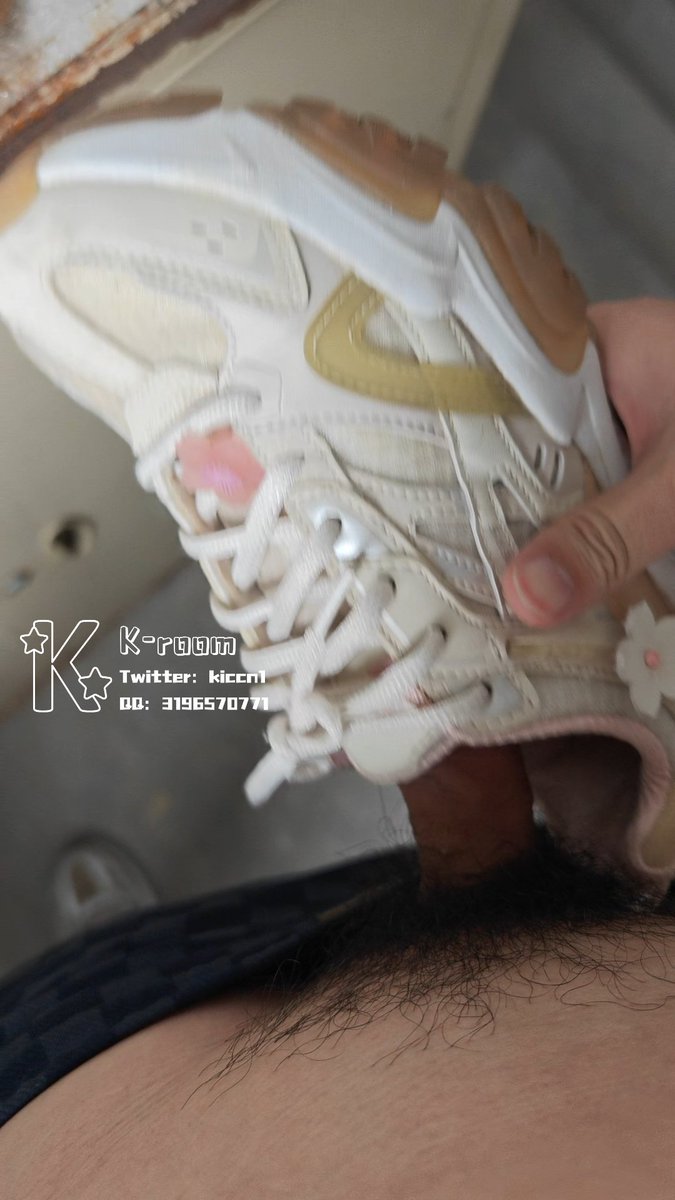 k-room tweet media