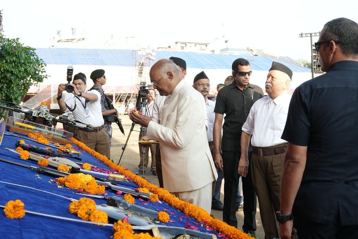 rajeshpadmar's tweet photo. RSS Sarasanghachalak Dr Mohan Bhagwat, Former President RamNath Kovind performed  Shastra Poojan on the occasion of RSS VijayaDashami Utsav at Reshimbagh, Nagpur. #RSS100Years #ಸಂಘಶತಾಬ್ದಿ https://t.co/AfB1eaxFmB