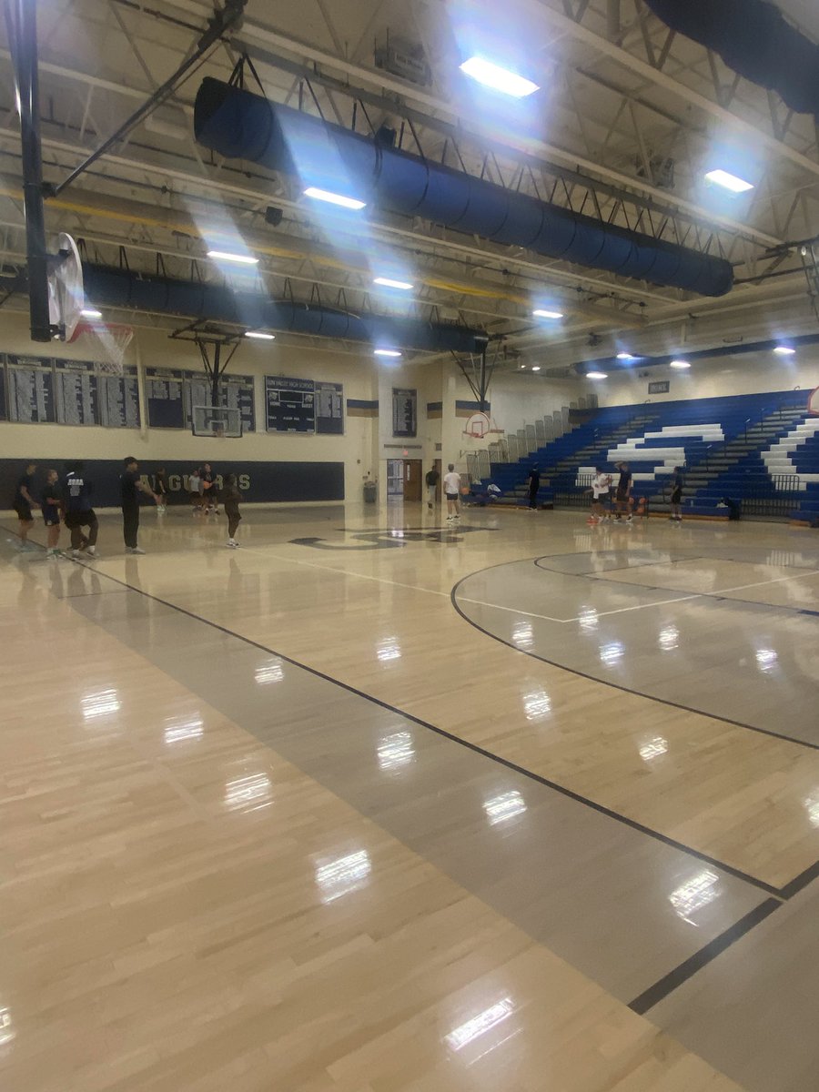 Sunvalleybbasketball (@svbbball17) on Twitter photo Great turnout tonight for open gym. Energy was thru the roof 🔥 #family
<a href="/svvanguards/">Sun Valley Athletics</a> <a href="/SunValleyHS/">Sun Valley HS</a> <a href="/NorthleySports/">Northley Athletics</a> Great turnout tonight for open gym. Energy was thru the roof 🔥 #family
<a href="/svvanguards/">Sun Valley Athletics</a> <a href="/SunValleyHS/">Sun Valley HS</a> <a href="/NorthleySports/">Northley Athletics</a>