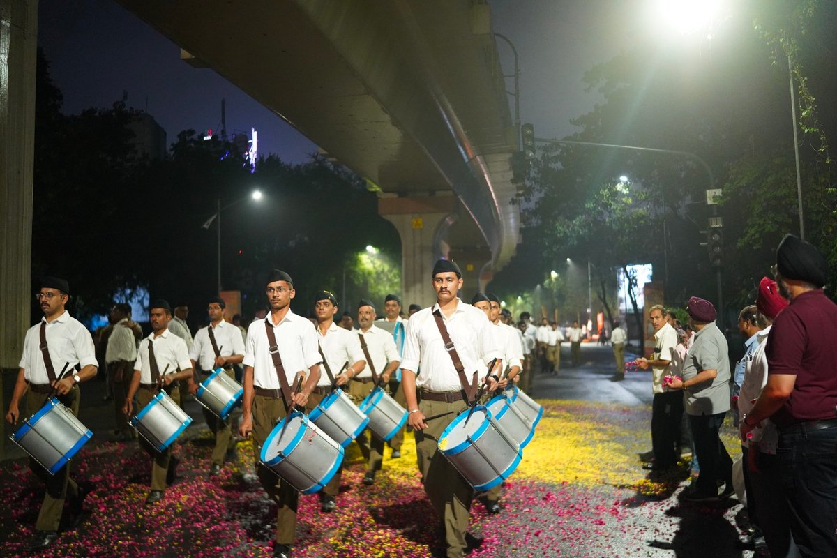 RSSorg's tweet image. On Sept 27th 2025, three simultaneous path-sanchalans (route marches ) that converged into one were organised in the city of Nagpur. #RSS100Years .