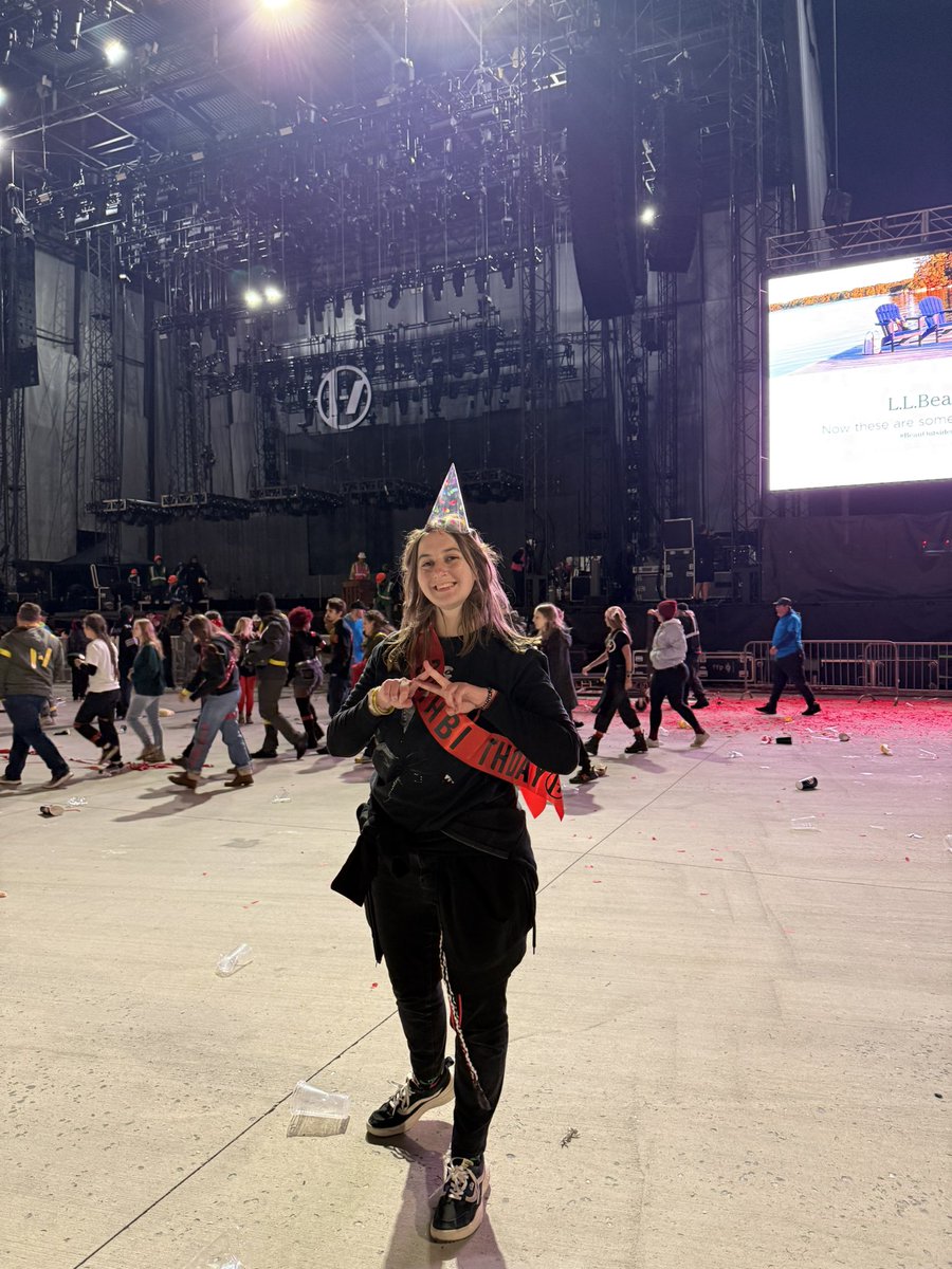 cheryl ⊬ tweet media